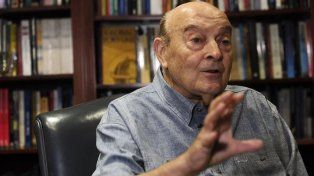Para Domingo Cavallo, el Gobierno debe hacer cambios en su política con el dólar ahora mismo antes que se generen expectativas devaluatorias