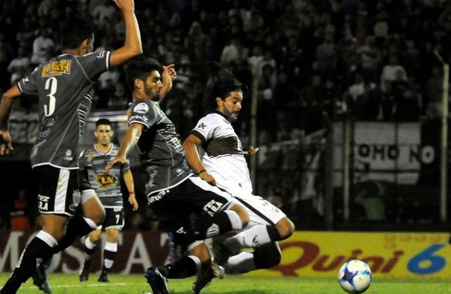 Estudiantes (BA) recibe a Platense en un lunes activo por la Primera Nacional