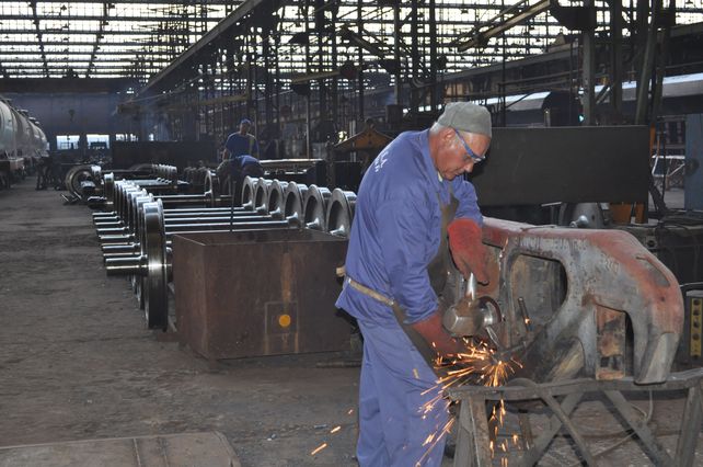 El resurgimiento de la fabrica santafesina que construyó en 1950 el primer vagón de carga argentino