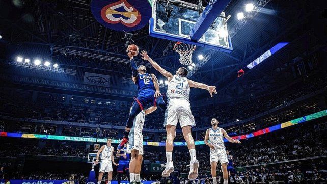 Estados Unidos superó a Grecia con sus 12 jugadores anotando para llegar a la segunda ronda.