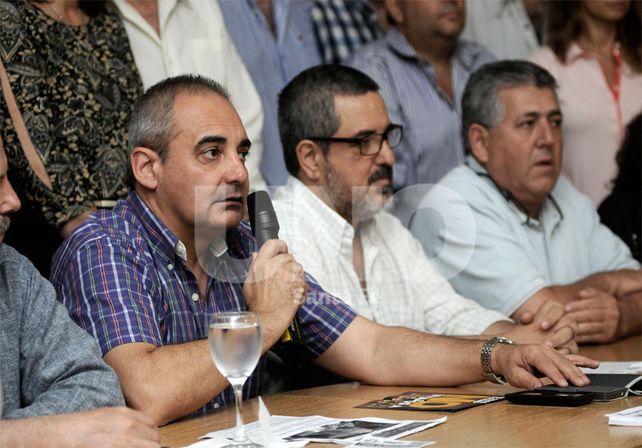 Opositores. Claudio Girardi (CGT) y José Testoni (Amsafé) sostuvieron que con Mauricio Macri se vuelve al neoliberalismo / Foto: Juan Manuel Baialardo - Uno Santa Fe
