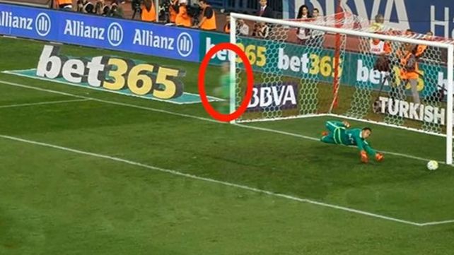 Fantasma del arquero Danilo se vuelve viral en Brasil