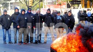 El intendente pidió que la policía evite los cortes y quema de cubiertas