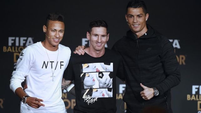 Messi encabeza el podio de los futbolistas mejores pagados de 2020 de la revista Forbes por delante de Ronaldo y Neymar.