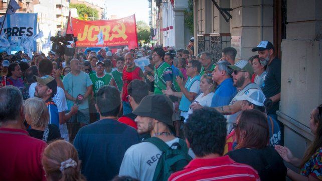Paraná: repudiaron el DNU y lanzaron advertencia a legisladores