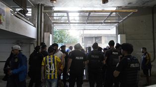 Nada nuevo. Muchos hinchas de Central manifestaron ser agredidos por los policías cuando estaban esperando con calma entrar al Gigante.