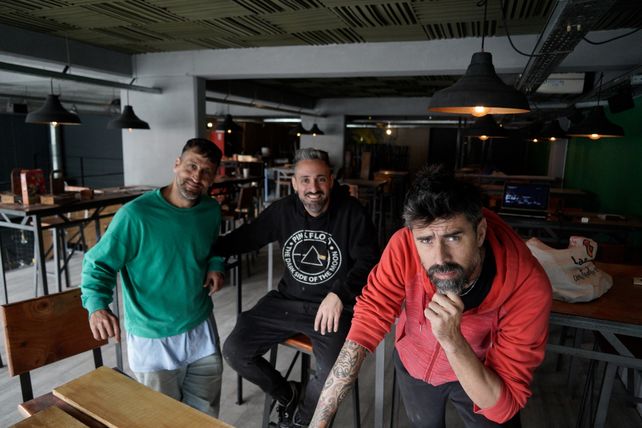 Los tres aseguran que se llevan muy bien, han trabajado 26 años juntos y se siguen aventurando a desarrollar nuevos proyectos.