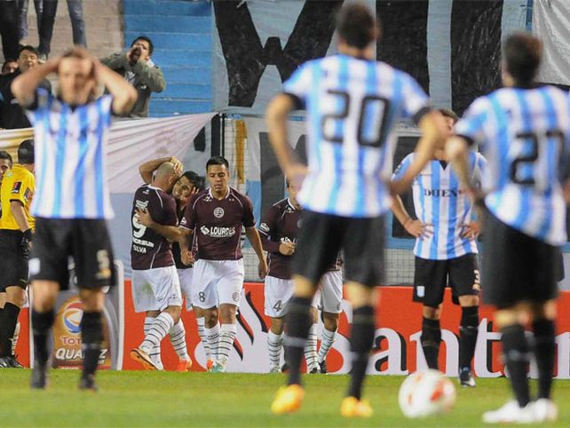 Lanús derrotó 2 a 1 a Racing en su debut en la Copa Sudamericana