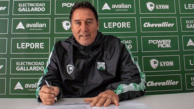 Ferro rubricó el contrato hasta abril de 2024 con Jorge Cordon y lo anunció en sus redes sociales.