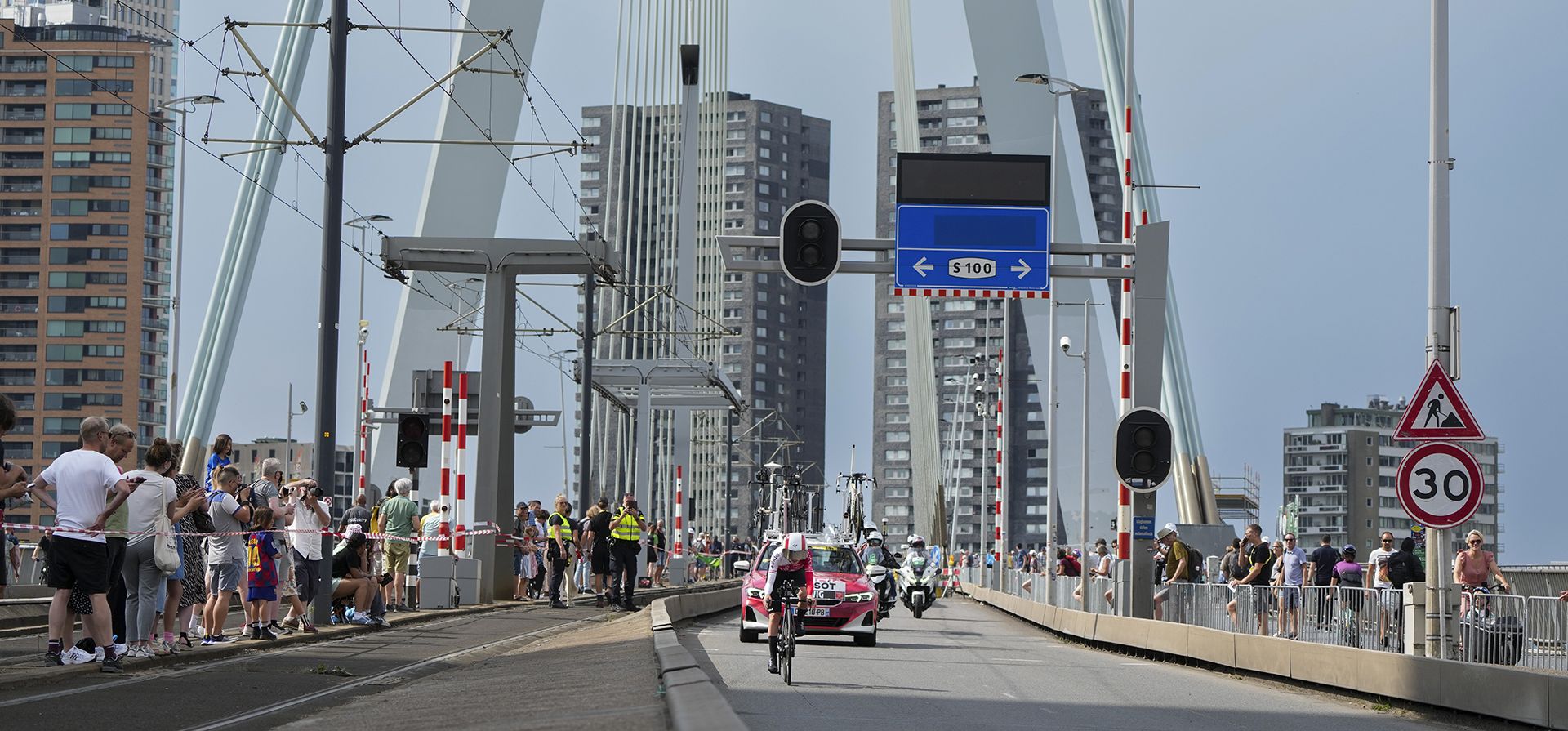 La alemana Hannah Ludwig participa en la tercera etapa del Tour de Francia femenino, una contrarreloj individual con salida y llegada en Róterdam, Países Bajos, el martes 13 de agosto de 2024. (Foto AP/Peter Dejong) La alemana Hannah Ludwig participa en la tercera etapa del Tour de Francia femenino, una contrarreloj individual con salida y llegada en Róterdam, Países Bajos, el martes 13 de agosto de 2024. (Foto AP/Peter Dejong)