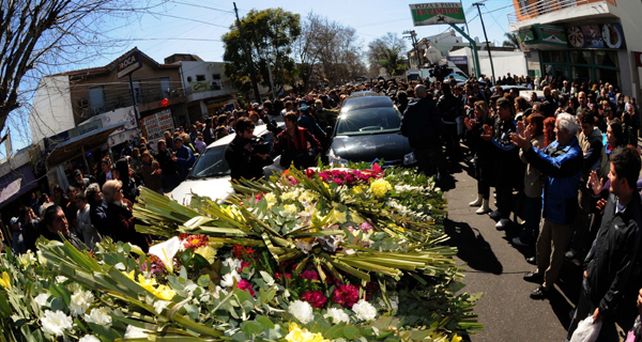 Inhumaron los restos de Candela en medio de una multitud y algunos incidentes