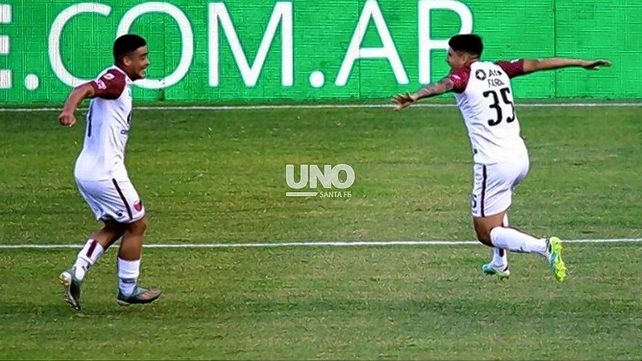 El Colón de Eduardo Domínguez tiene soluciones en el banco.