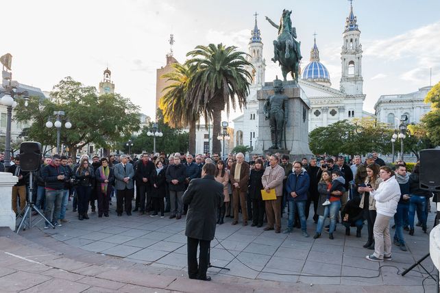 Poblado de la baxada. En el amanecer del día se realizó una ceremonia con autoridades municipales.&nbsp;