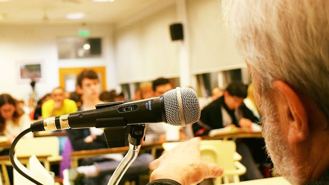 Nación le informó a las Universidades que no hay garantías del lanzamiento de inscripción 2024 a las becas Progresar. Crece el malestar.