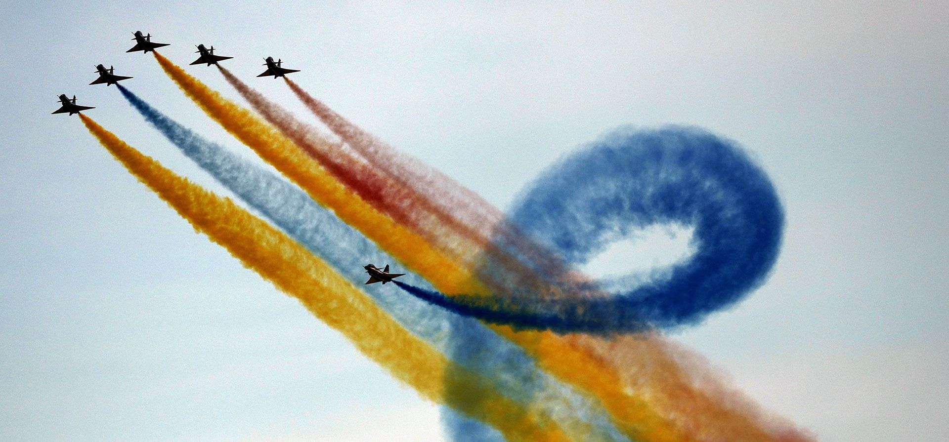 Frecce Tricolori (Tricolor Arrows), el equipo de exhibición acrobática de la Fuerza Aérea Italiana, actúa durante el día inaugural del Salón Aeronáutico de Dubai, Emiratos Árabes Unidos, el lunes 13 de noviembre de 2023. (Foto AP/Kamran Jebreili) Frecce Tricolori (Tricolor Arrows), el equipo de exhibición acrobática de la Fuerza Aérea Italiana, actúa durante el día inaugural del Salón Aeronáutico de Dubai, Emiratos Árabes Unidos, el lunes 13 de noviembre de 2023. (Foto AP/Kamran Jebreili)