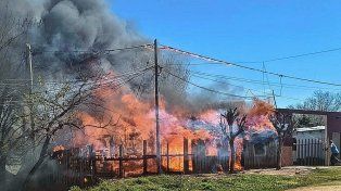 Concordia: las llamas consumieron una vivienda de madera y chapas en Villa Adela