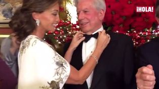 El escritor Vargas Llosa y su actual mujer Isabel Preysler se sumaron a la moda mundial de filmarse como estatuas.
