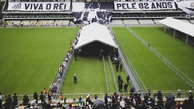 Más de 200 mil personas despidieron a Pelé.
