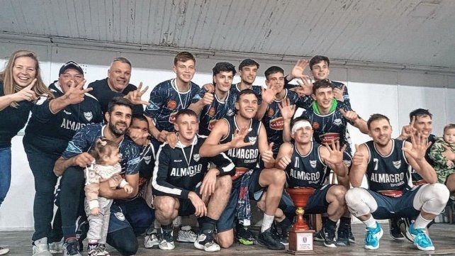 Almagro superó en gran final a Unión A y obtuvo el tricampeonato en el Torneo Oficial de Básquet. Almagro superó en gran final a Unión A y obtuvo el tricampeonato en el Torneo Oficial de Básquet.
