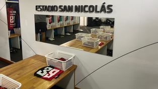 En el vestuario de Newells está todo listo para el debut en Copa Argentina.