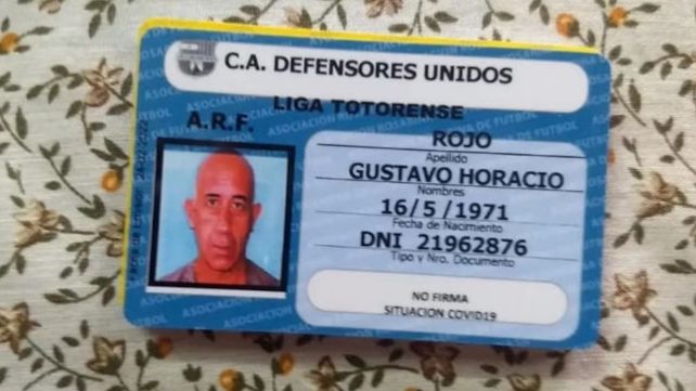Con carnet nuevo. Gustavo Rojo vuelve a jugar en la Rosarina despu&eacute;s de 32 a&ntilde;os y en el rojo de Ludue&ntilde;a.