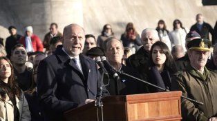 Perotti, en su discurso al pie del Monumento: En este contexto electoral que el delito y el narcotráfico son nuestro enemigo común”,