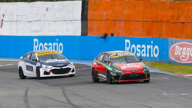 Germán Todino defiende la posición con Jorge Barrio en la disputada final del año pasado