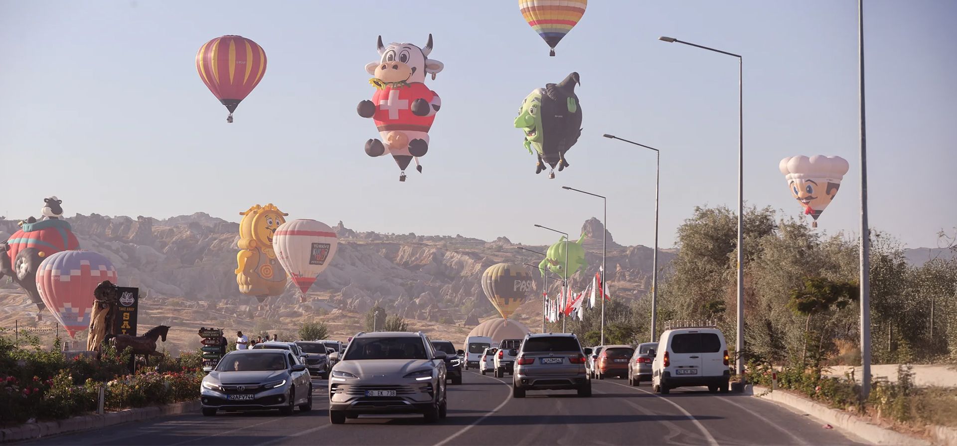 Los globos aerostáticos crean un espectáculo visual como parte del festival Turkey Culture Route, una serie anual de eventos en todo el país organizados por el Ministerio de Cultura y Turismo, Nevehir, Turquía. Fotografía: Behcet Alkan/Anadolu/Getty Images Los globos aerostáticos crean un espectáculo visual como parte del festival Turkey Culture Route, una serie anual de eventos en todo el país organizados por el Ministerio de Cultura y Turismo, Nevehir, Turquía. Fotografía: Behcet Alkan/Anadolu/Getty Images