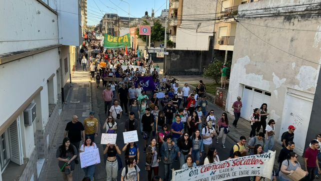 Las calles se llenaron en defensa de la universidad pública