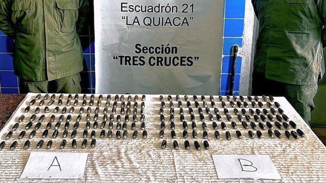 Dos bolivianos aseguaron haber ingerido 194 cápsulas de cocaína