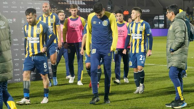 La salida de la cancha calamar fue todo decepción y tristeza para los canallas.