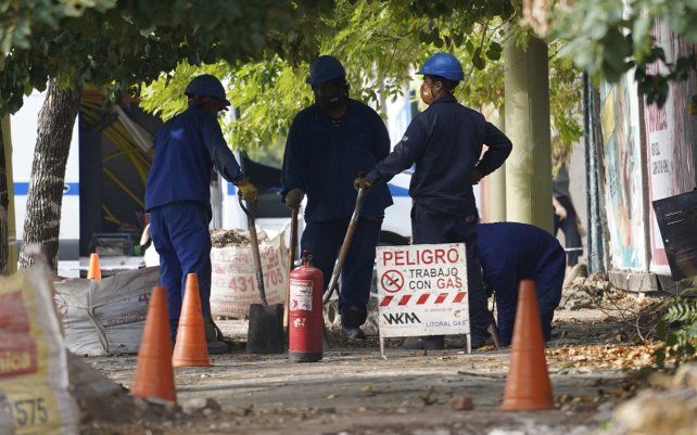 Quisieron robar un medidor de gas y provocaron un incendio. Operarios se presentaron en el lugar para reparar los daños que causó el incendio. Hubo preocupación entre los vecinos cercanos a Echeverría y Don Orione, zona norte de Rosario.