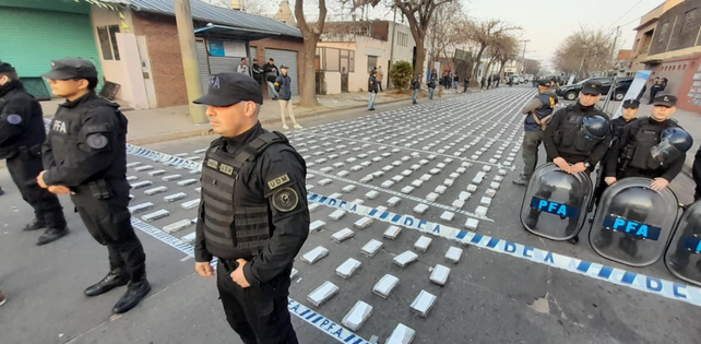 Golpe al narcotráfico. La cocaína exhibida en Génova al 2400