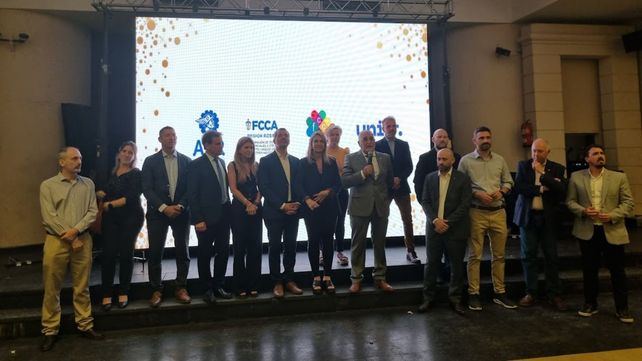 El brindis de fin de año de AER contó con una alta concurrencia de dirigentes empresarios y los flamantes funcionarios la provincia y el municipio del área productiva.