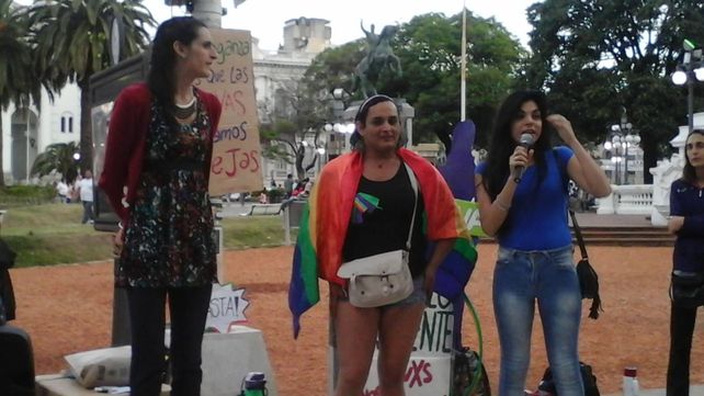 Keili dando su discurso en la plaza 1°de Mayo de Paraná.&nbsp;