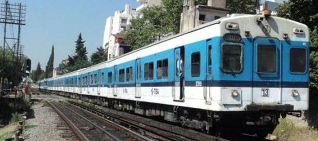 El tren que arrolló al automóvil se dirigía hacia la localidad de Moreno.