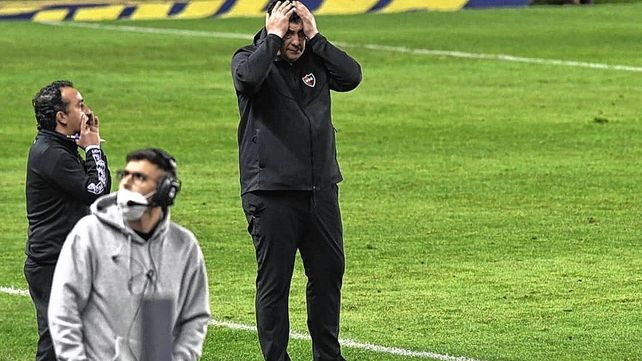 Newells negocia la rescisión con Burgos y busca entrenador