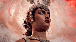 La actriz española Mina Serrano protagoniza Cris Miró (Ella), la serie biográfica sobre el ícono trans que se estrena este domingo por TNT