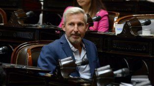 A través de Twitter el precandidato a gobernador, Rogelio Frigerio, informó su renuncia a la banca de diputado nacional para enfocarse en la campaña electoral.&nbsp;