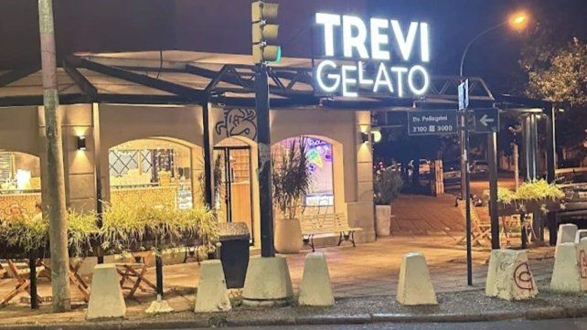 La heladería blanco del delincuente en Bulevar Pellegrini y 4 de Enero
