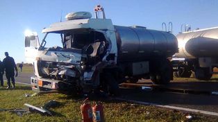 Son trece los muertos tras choque frontal entre un cami&oacute;n y una combi en Vedia