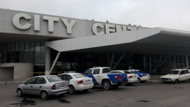 Efectivos de la Policía Federal y personal de la Afip llevaron a cabo un allanamiento en el City Center.&nbsp;