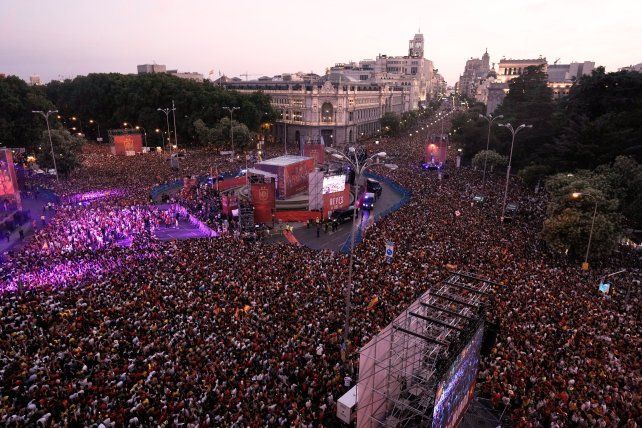 Una multitud acompañó los festejos del plantel de España.