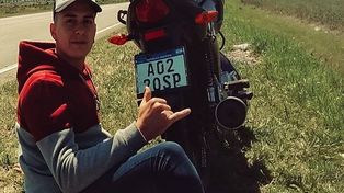 Isaac Muñoz tenía 23 años y estaba a cargo de una peluquería en Capitán Bermúdez, a pocas cuadras de donde lo mataron para robarle la moto.&nbsp;