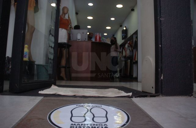 A media máquina, abrió el comercio santafesino