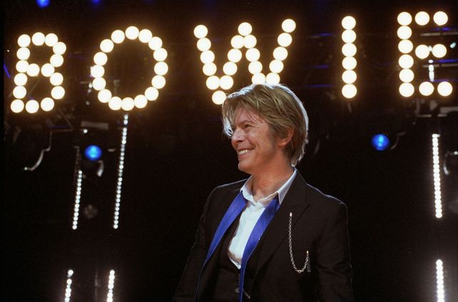El catálogo musical de David Bowie fue vendido por sus herededos en 250 millones de dólares.
