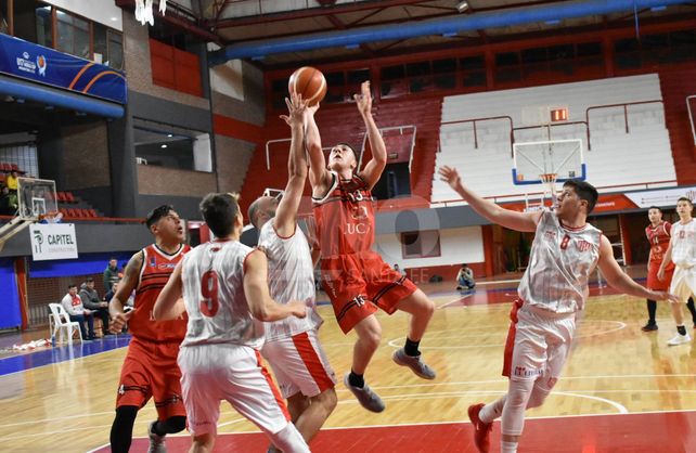 Unión A quedó como el único líder del Torneo Oficial