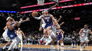 Facundo Campazzo repartió seis asistencias en la victoria de Denver sobre Brooklyn.