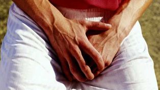Un hombre se cortó el pene, profundamente deprimido por no conseguir novia