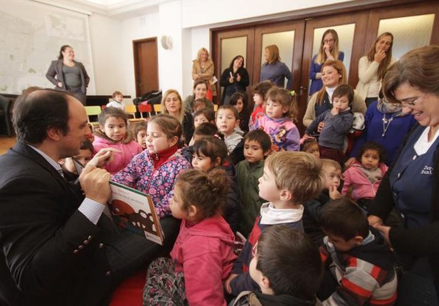 Niños y niñas de los Jardines Municipales visitaron al intendente